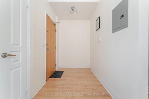 Photo 6 at 3304 - 3939 Duke Of York Boulevard, City Centre, Mississauga