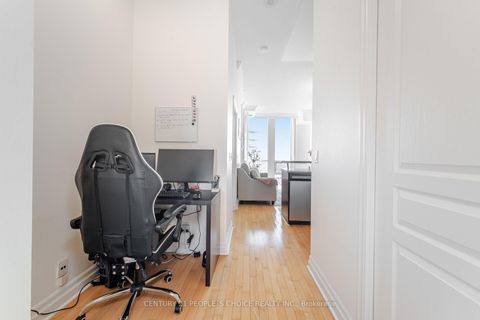 Photo 9 at 3304 - 3939 Duke Of York Boulevard, City Centre, Mississauga