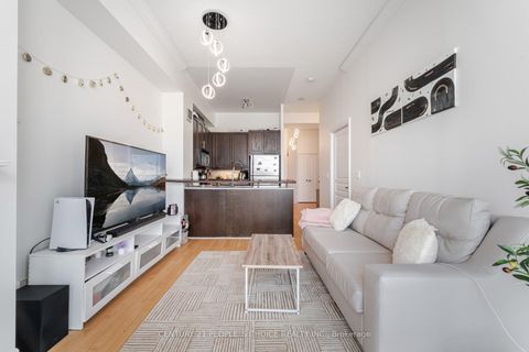 Photo 16 at 3304 - 3939 Duke Of York Boulevard, City Centre, Mississauga