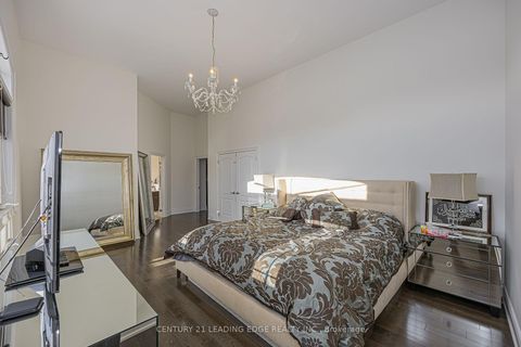 Photo 33 at 183 Maurier Boulevard, Patterson, Vaughan
