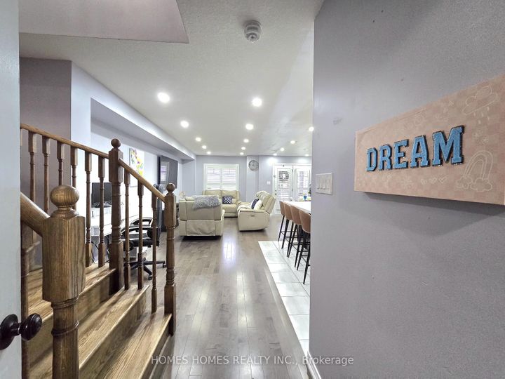 Photo 7 at 170 Golden Springs Drive, Northwest Brampton, Brampton