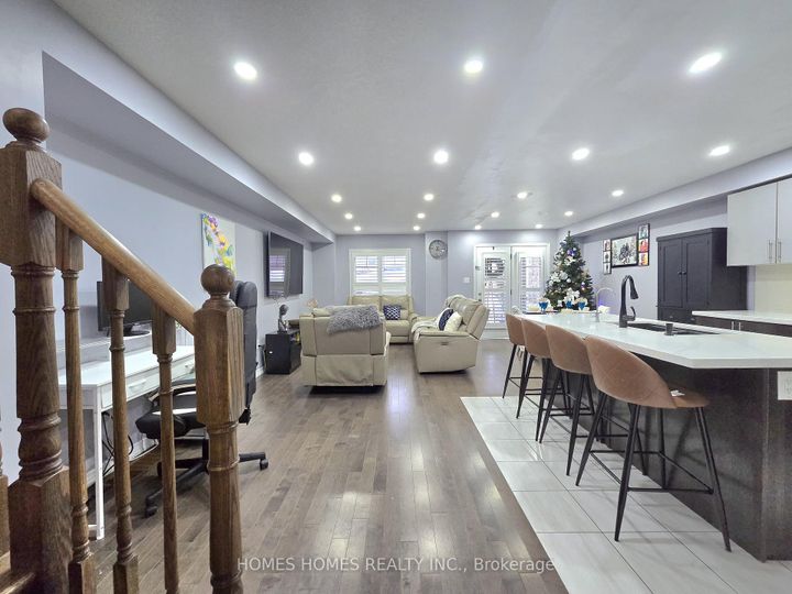 Photo 8 at 170 Golden Springs Drive, Northwest Brampton, Brampton