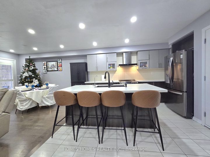 Photo 10 at 170 Golden Springs Drive, Northwest Brampton, Brampton