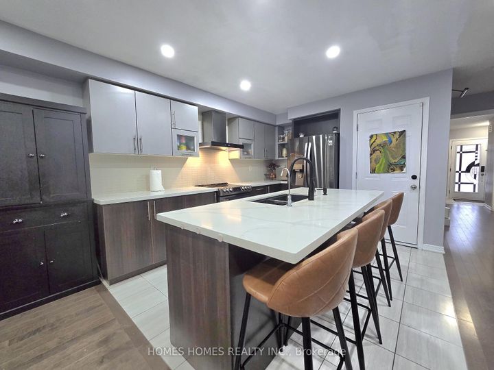 Photo 11 at 170 Golden Springs Drive, Northwest Brampton, Brampton