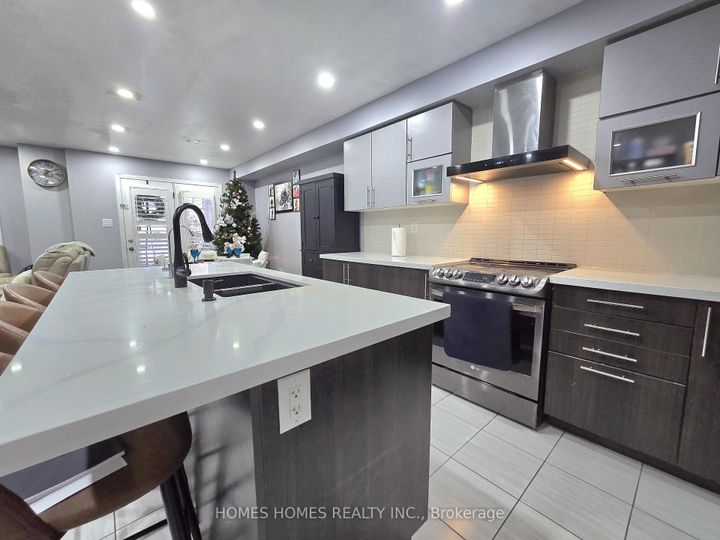 Photo 14 at 170 Golden Springs Drive, Northwest Brampton, Brampton