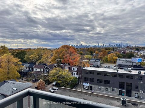 Photo 10 at 601 - 2055 Danforth Avenue, Woodbine Corridor, Toronto