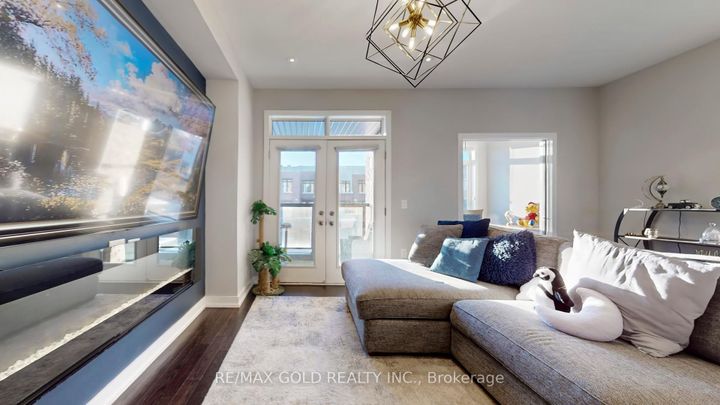 Photo 6 at 3 Glenngarry Crescent, Rural Vaughan, Vaughan