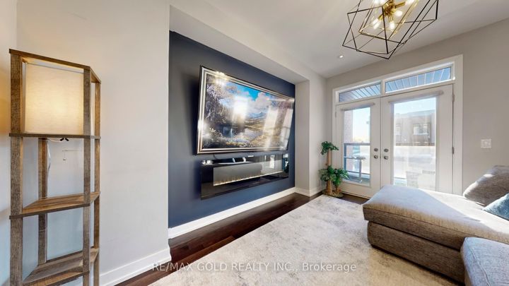 Photo 7 at 3 Glenngarry Crescent, Rural Vaughan, Vaughan