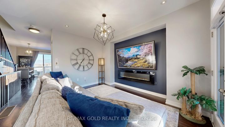 Photo 8 at 3 Glenngarry Crescent, Rural Vaughan, Vaughan