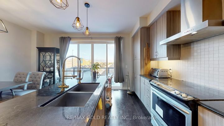 Photo 17 at 3 Glenngarry Crescent, Rural Vaughan, Vaughan