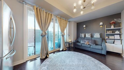 Photo 3 at 3 Glenngarry Crescent, Rural Vaughan, Vaughan