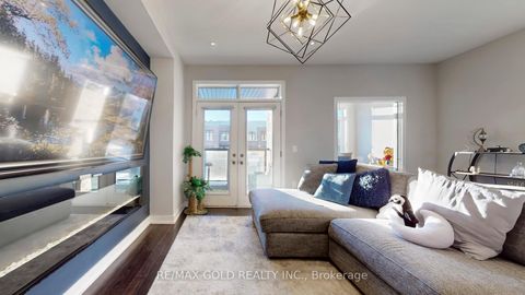 Photo 6 at 3 Glenngarry Crescent, Rural Vaughan, Vaughan