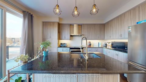 Photo 13 at 3 Glenngarry Crescent, Rural Vaughan, Vaughan