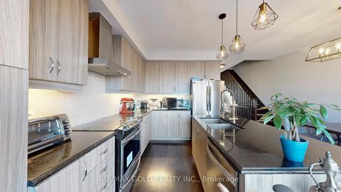 Photo 15 at 3 Glenngarry Crescent, Rural Vaughan, Vaughan