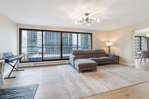 Photo 9 at 1318 - 55 Harbour Square, Waterfront Communities C1, Toronto