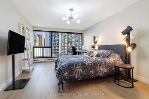 Photo 15 at 1318 - 55 Harbour Square, Waterfront Communities C1, Toronto