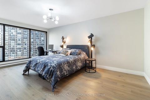 Photo 16 at 1318 - 55 Harbour Square, Waterfront Communities C1, Toronto
