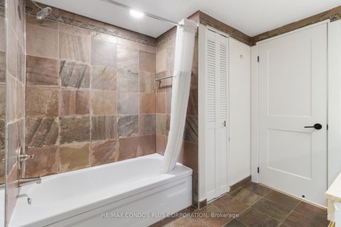 Photo 23 at 1318 - 55 Harbour Square, Waterfront Communities C1, Toronto