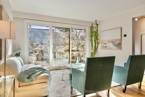 Photo 5 at 13 - 2 Wooded Carse Way, Branson, Toronto