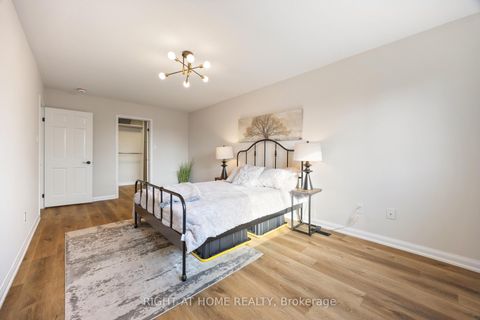 Photo 17 at 13 - 2 Wooded Carse Way, Branson, Toronto