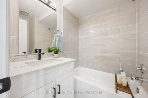 Photo 22 at 13 - 2 Wooded Carse Way, Branson, Toronto