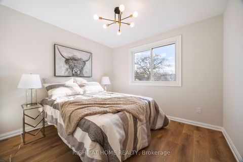 Photo 23 at 13 - 2 Wooded Carse Way, Branson, Toronto