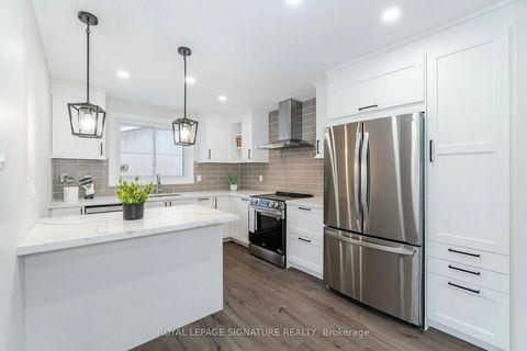 Photo 4 at 453 Leacock Drive, Letitia Heights, Barrie