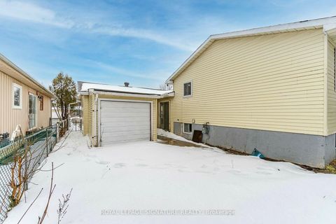 Photo 13 at 453 Leacock Drive, Letitia Heights, Barrie