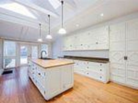 Photo 11 at 26 Summerhill Avenue, Moore Park, Toronto