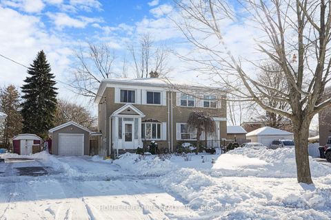 Photo 2 at 17 Medway Crescent, Bendale, Toronto