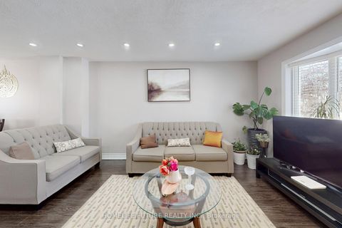 Photo 5 at 17 Medway Crescent, Bendale, Toronto