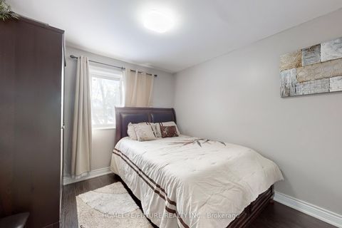 Photo 19 at 17 Medway Crescent, Bendale, Toronto