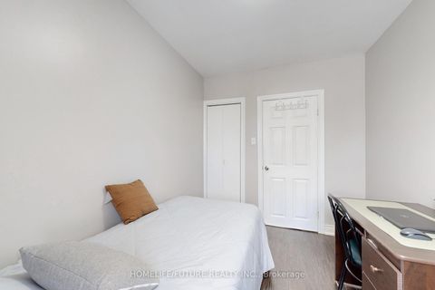 Photo 31 at 17 Medway Crescent, Bendale, Toronto