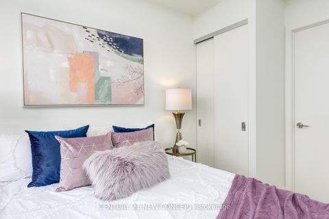 Photo 14 at 5410 - 11 Yorkville Avenue, Annex, Toronto