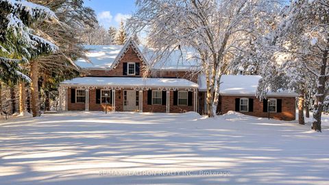 Photo 2 at 8 Blue Grass Drive, Aurora Estates, Aurora