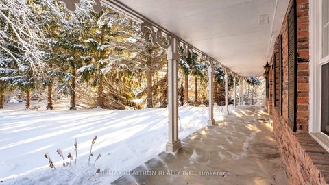 Photo 4 at 8 Blue Grass Drive, Aurora Estates, Aurora