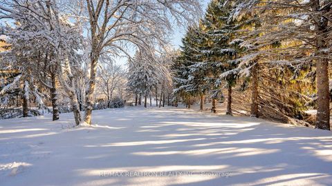 Photo 5 at 8 Blue Grass Drive, Aurora Estates, Aurora