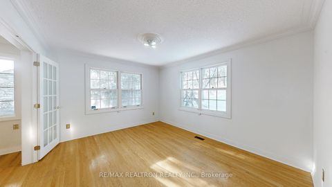 Photo 8 at 8 Blue Grass Drive, Aurora Estates, Aurora