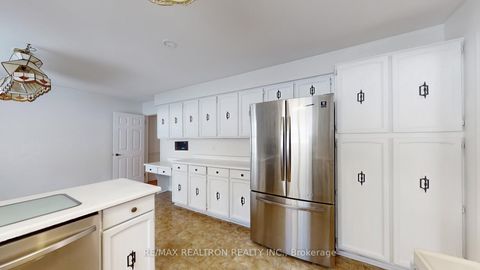 Photo 13 at 8 Blue Grass Drive, Aurora Estates, Aurora