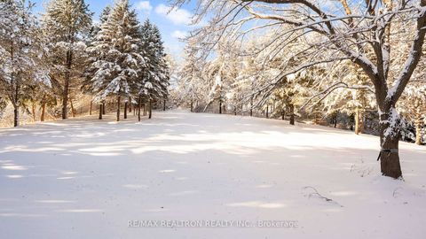 Photo 33 at 8 Blue Grass Drive, Aurora Estates, Aurora