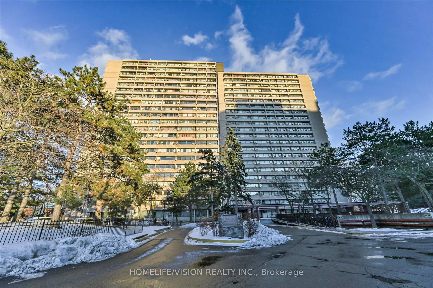 202 - 100 Leeward Glenway, Flemingdon Park, Toronto 