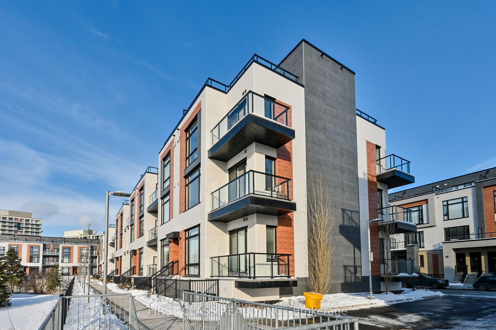 223 - 8 Steckley House Lane, Rural Richmond Hill, Richmond Hill 