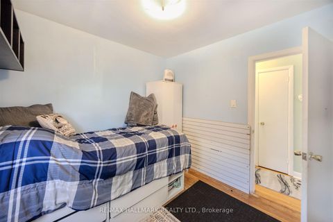 Photo 11 at 60 Newlands Avenue, Birchmount, Toronto