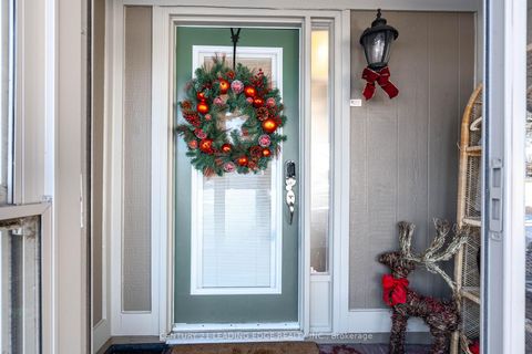 Photo 2 at 9 - 9 Davy Point Circle, Historic Lakeshore Communities, Georgina