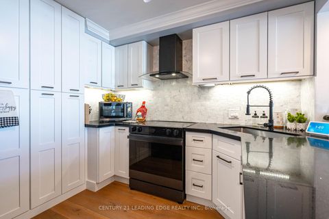 Photo 13 at 9 - 9 Davy Point Circle, Historic Lakeshore Communities, Georgina