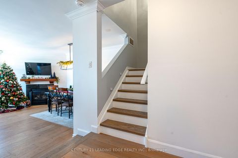 Photo 17 at 9 - 9 Davy Point Circle, Historic Lakeshore Communities, Georgina