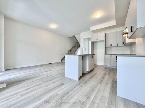 Photo 5 at 10 RUSSEL WICE Avenue, Rural Richmond Hill, Richmond Hill