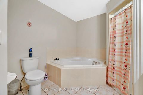 Photo 16 at 62 Martini Drive N, Rouge Woods, Richmond Hill