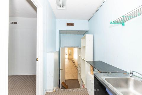 Photo 11 at 654 Bloor Street W, Annex, Toronto