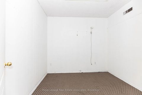 Photo 12 at 654 Bloor Street W, Annex, Toronto